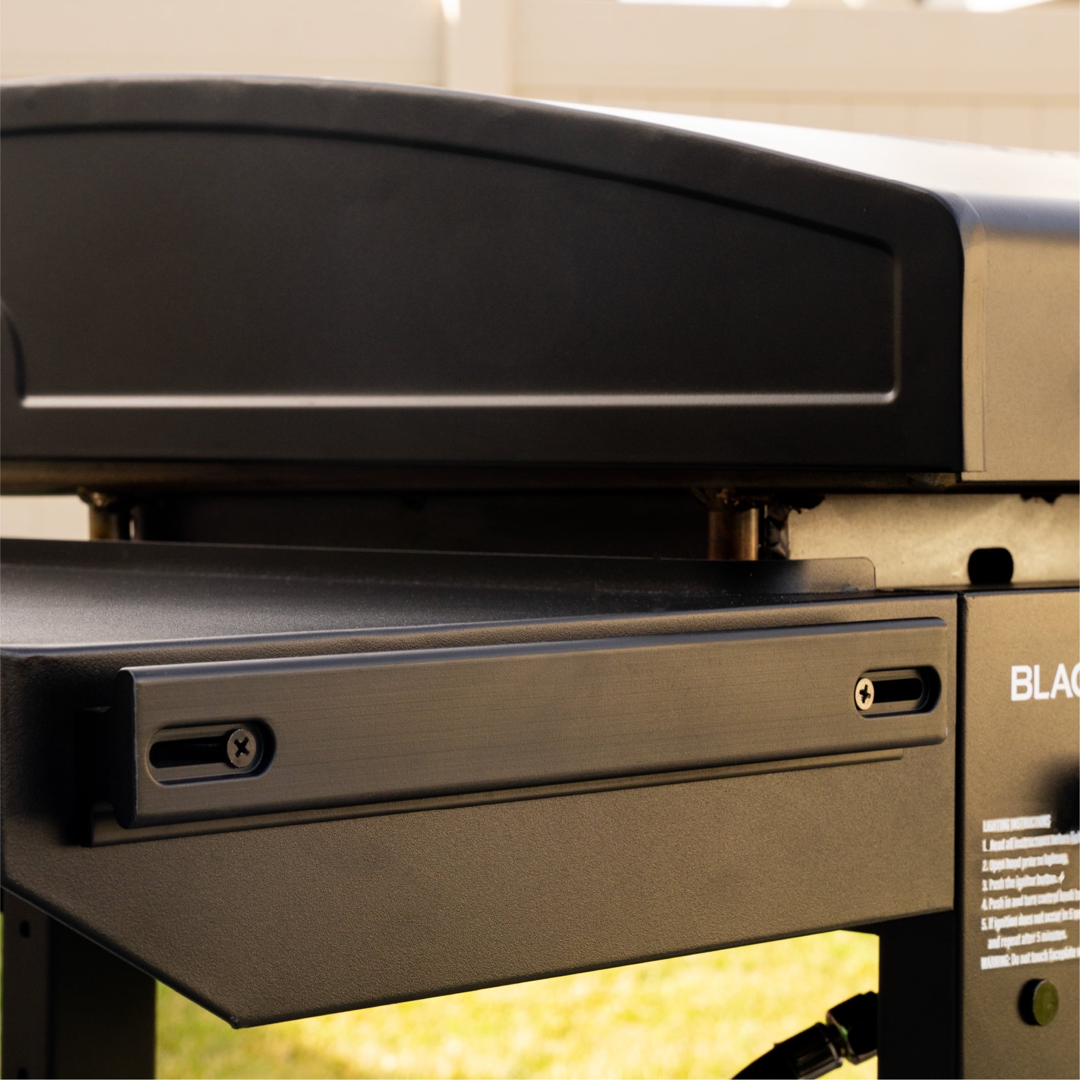 Blackstone Original 28” Omnivore Griddle with 'X' Brace Hood Blackstone