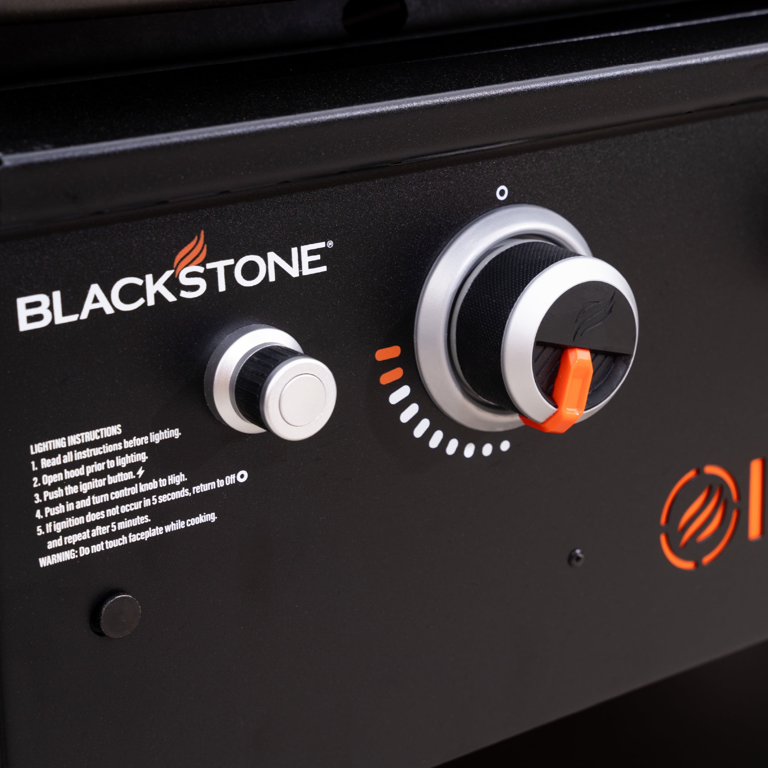Blackstone Original 4-Burner 36 Natural Gas Omnivore Griddle with Hard Cover Blackstone