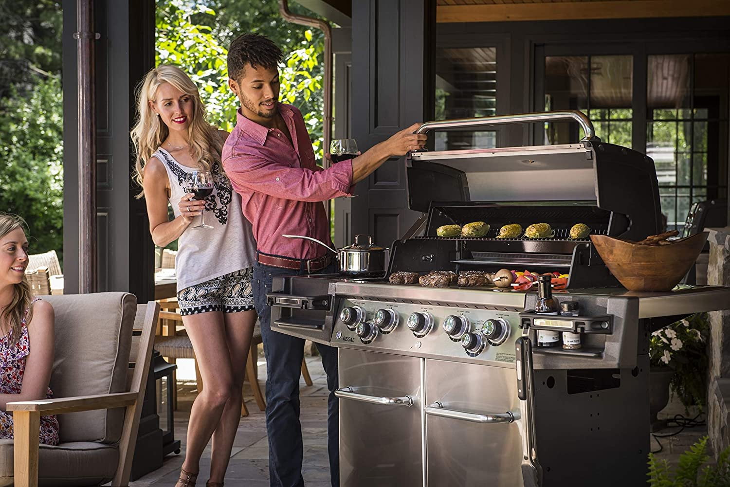 Broil King 958347 Regal S590 Pro Gas Grill, 5-Burner, Stainless Steel Broil King
