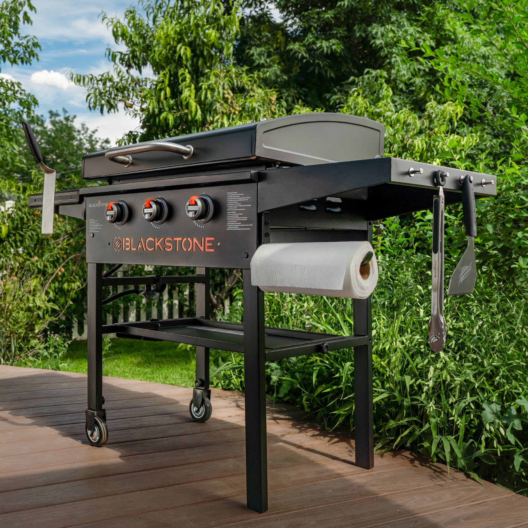 Blackstone 3-Burner 28 XL Griddle with Hood in Black Blackstone