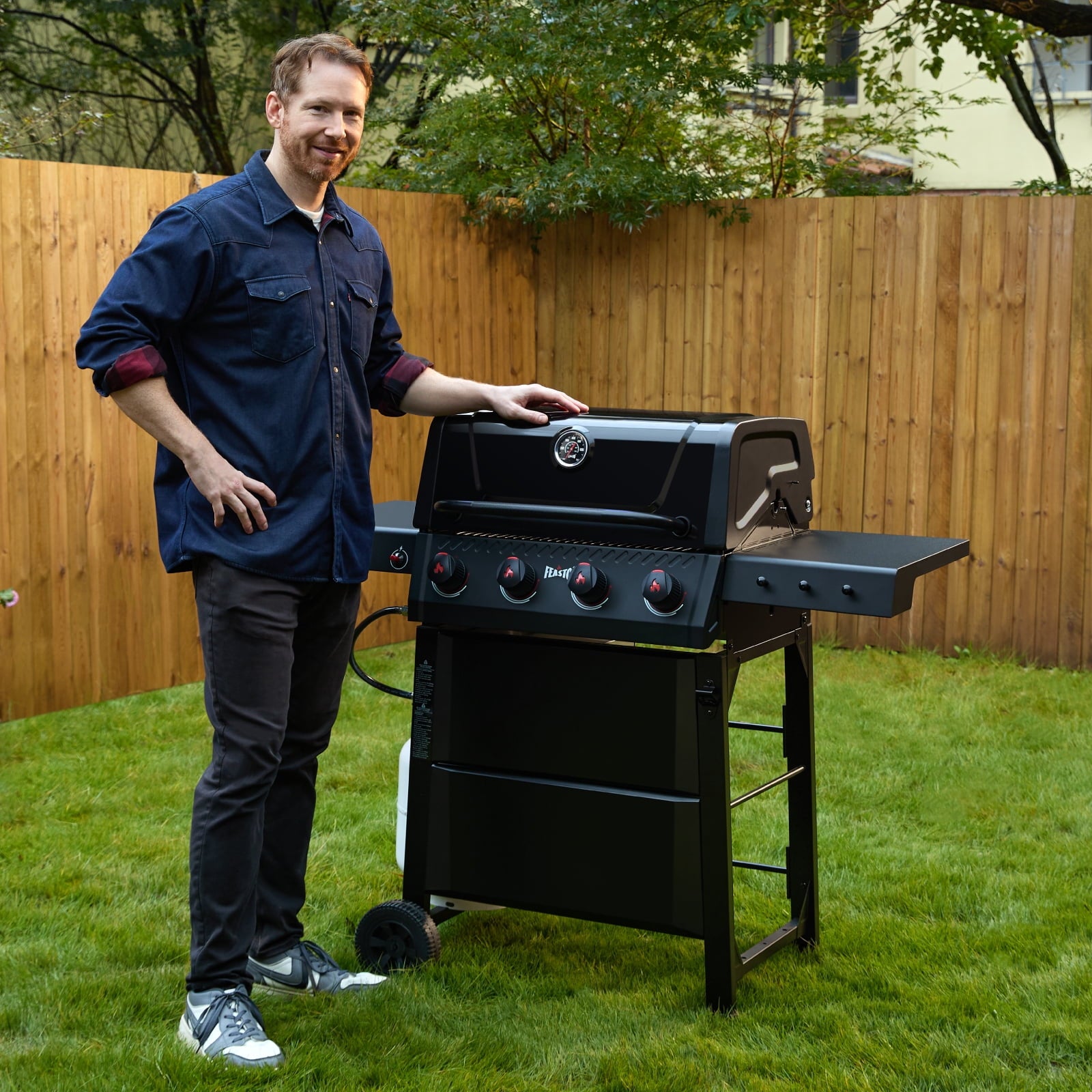 Feasto 4-Burner Propane Gas Grill, Outdoor Grill with 2 Side Tables and Porcelain-Enameled Grates, Black Gas Grills