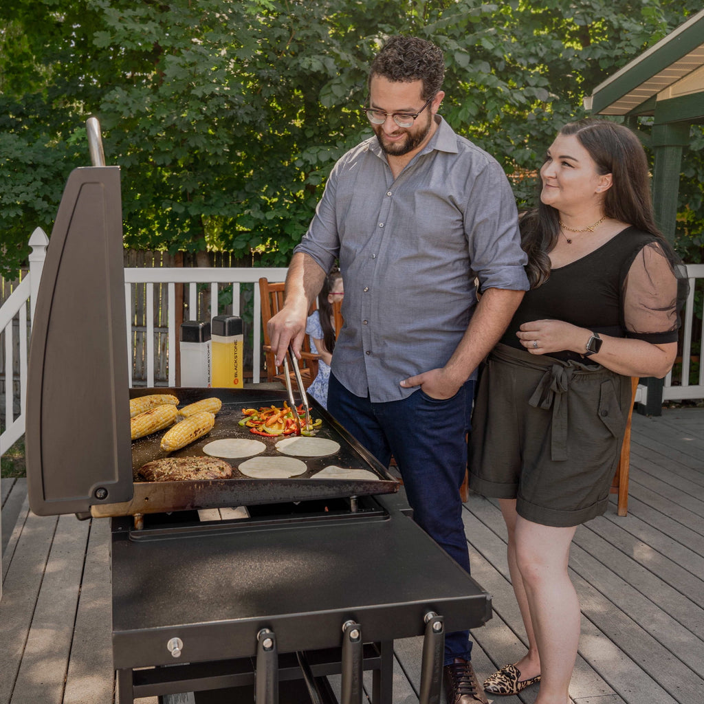 Blackstone 3-Burner 28 XL Griddle with Hood in Black Blackstone